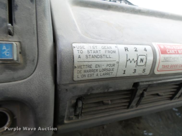 image for item AV9768 2000 Hino FB1817 utility truck