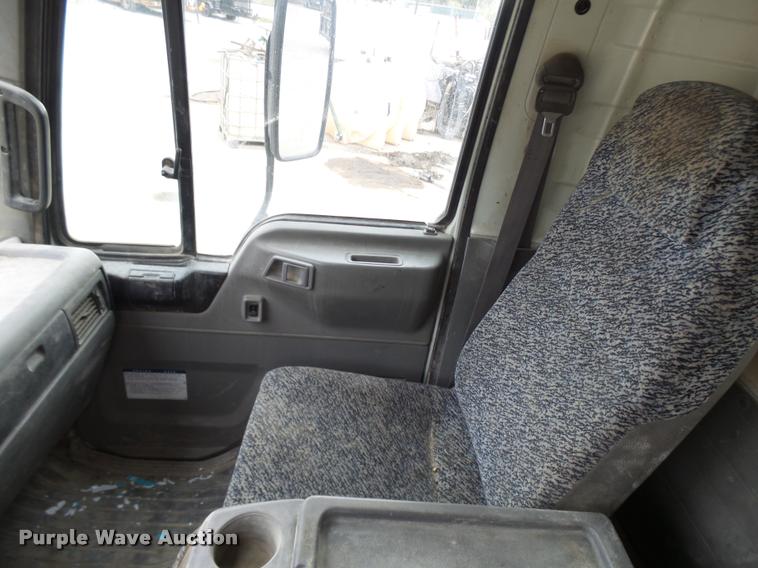 image for item AV9768 2000 Hino FB1817 utility truck