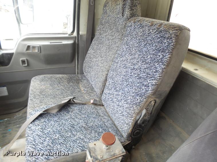 image for item AV9768 2000 Hino FB1817 utility truck