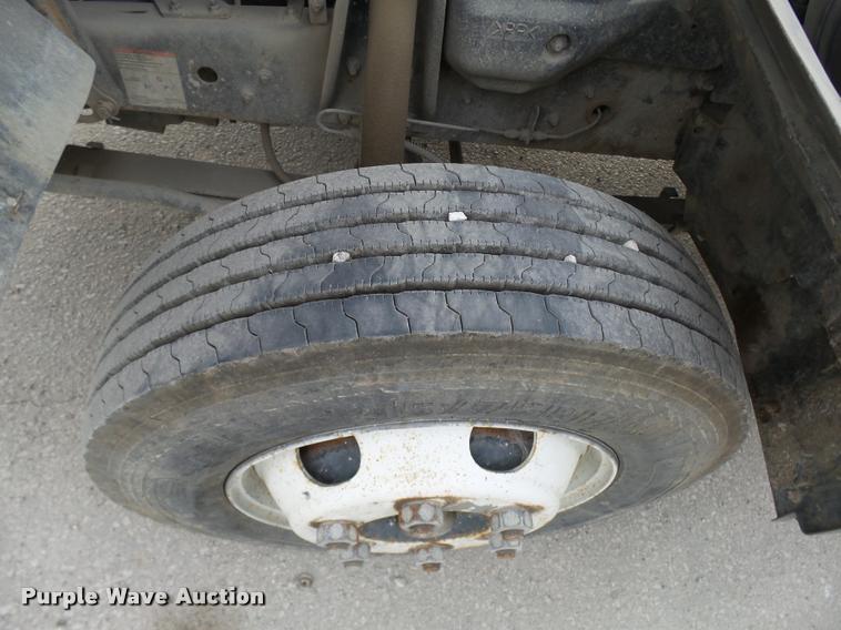 image for item AV9768 2000 Hino FB1817 utility truck