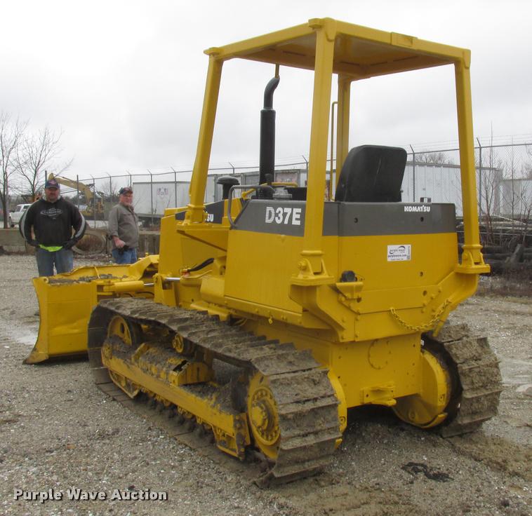 image for item DA3270 1993 Komatsu D37E dozer