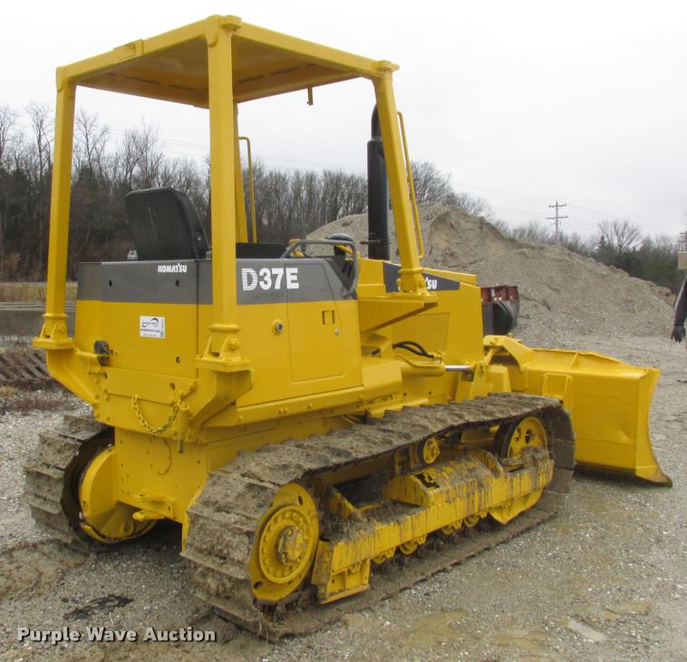 image for item DA3270 1993 Komatsu D37E dozer