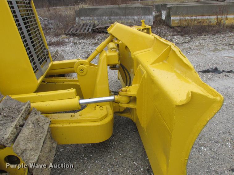 image for item DA3270 1993 Komatsu D37E dozer