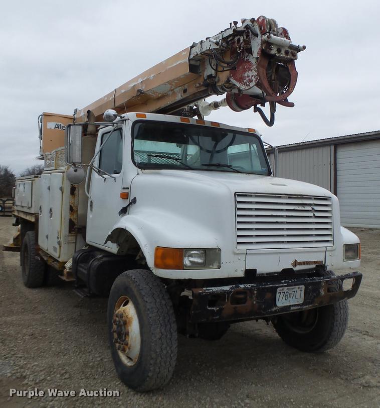 image for item DA3278 1995 International 4800 digger derrick truck