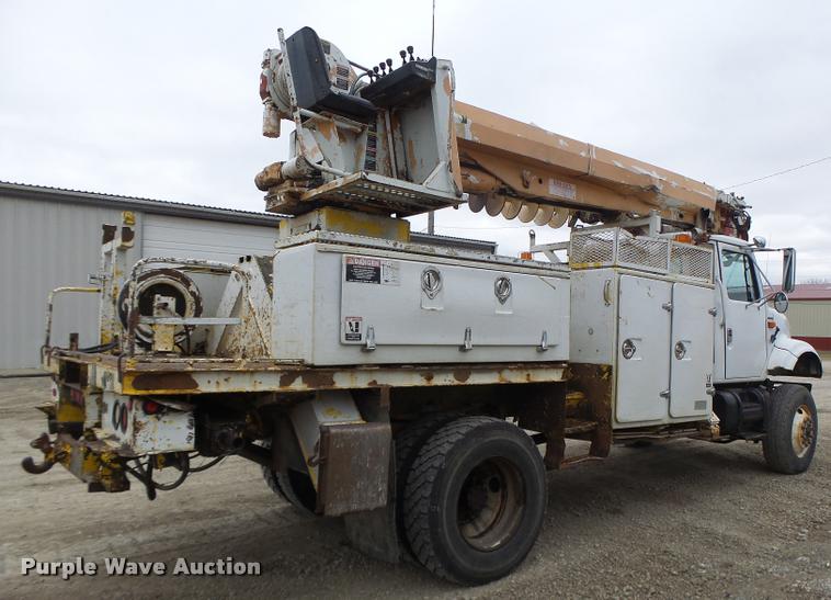 image for item DA3278 1995 International 4800 digger derrick truck