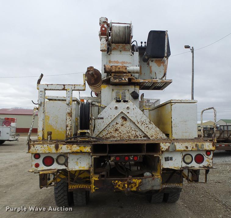 image for item DA3278 1995 International 4800 digger derrick truck