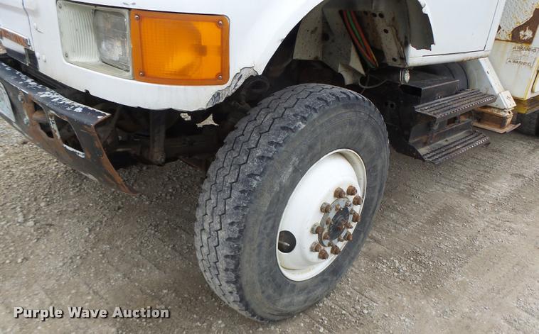 image for item DA3278 1995 International 4800 digger derrick truck