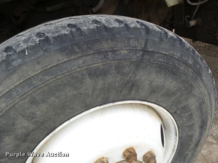 image for item DA3278 1995 International 4800 digger derrick truck