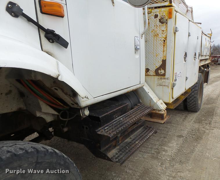 image for item DA3278 1995 International 4800 digger derrick truck