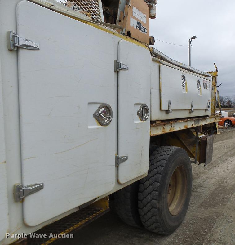 image for item DA3278 1995 International 4800 digger derrick truck