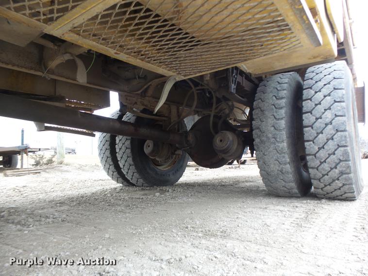 image for item DA3278 1995 International 4800 digger derrick truck