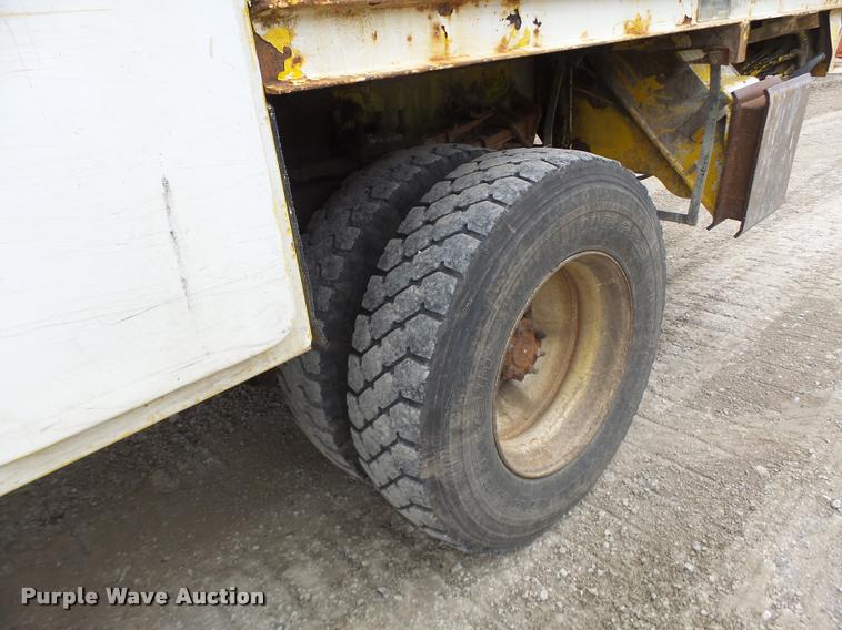 image for item DA3278 1995 International 4800 digger derrick truck