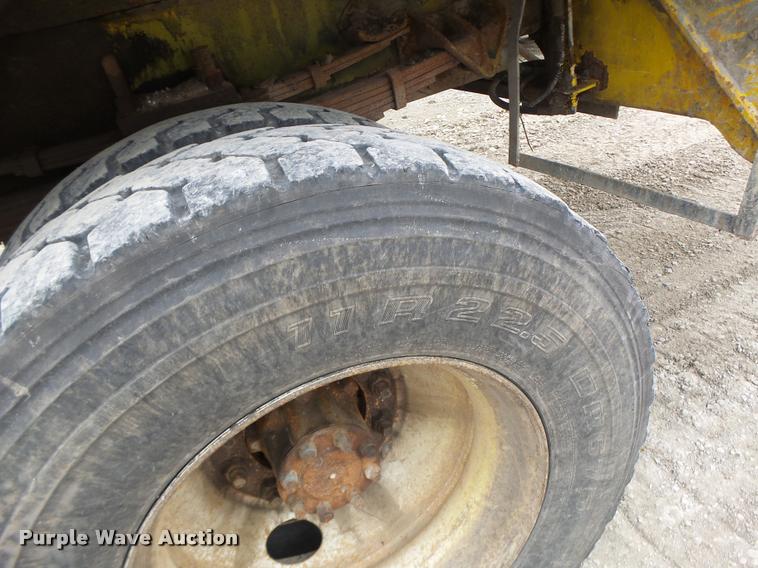 image for item DA3278 1995 International 4800 digger derrick truck