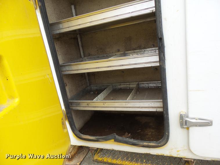 image for item DA3278 1995 International 4800 digger derrick truck