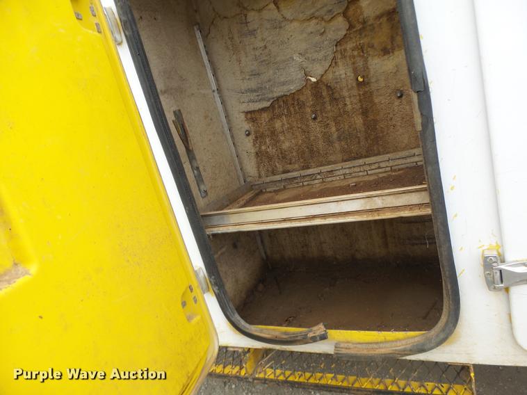 image for item DA3278 1995 International 4800 digger derrick truck