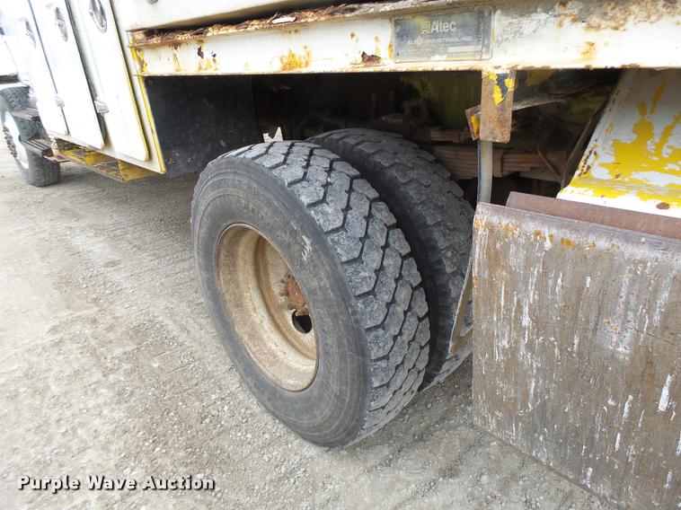 image for item DA3278 1995 International 4800 digger derrick truck