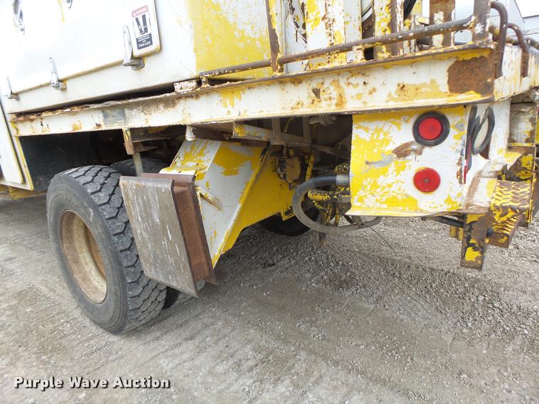 image for item DA3278 1995 International 4800 digger derrick truck