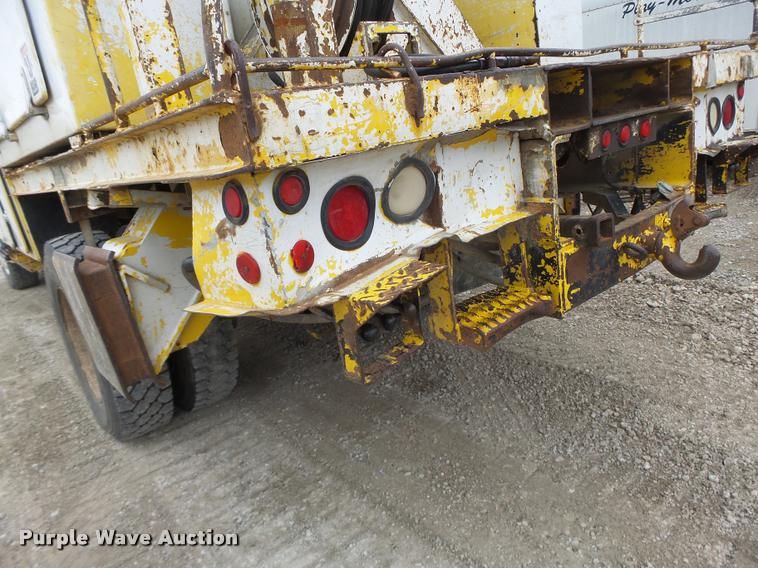 image for item DA3278 1995 International 4800 digger derrick truck