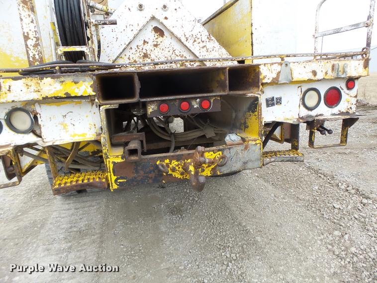 image for item DA3278 1995 International 4800 digger derrick truck