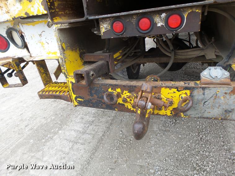 image for item DA3278 1995 International 4800 digger derrick truck