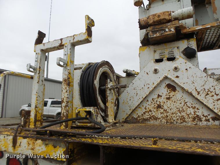 image for item DA3278 1995 International 4800 digger derrick truck