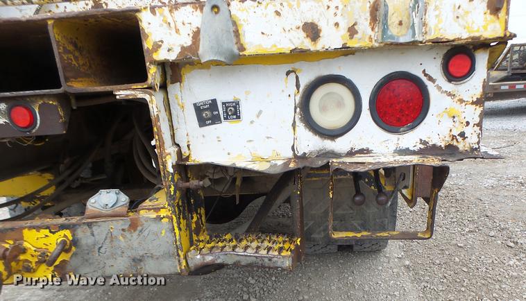 image for item DA3278 1995 International 4800 digger derrick truck