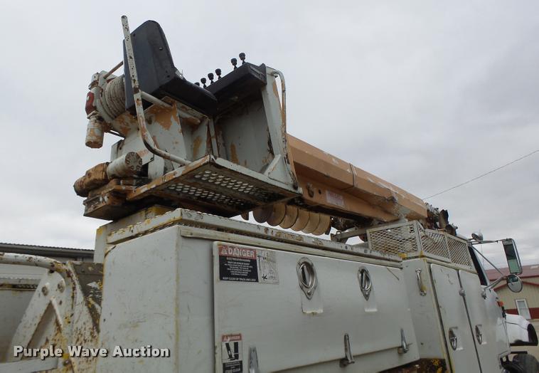 image for item DA3278 1995 International 4800 digger derrick truck