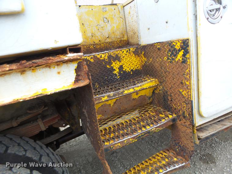 image for item DA3278 1995 International 4800 digger derrick truck