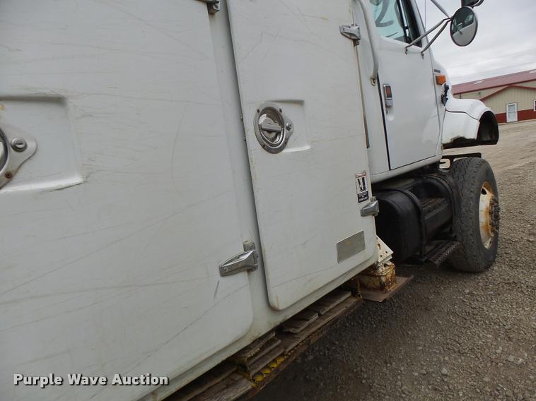 image for item DA3278 1995 International 4800 digger derrick truck