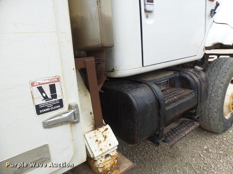 image for item DA3278 1995 International 4800 digger derrick truck