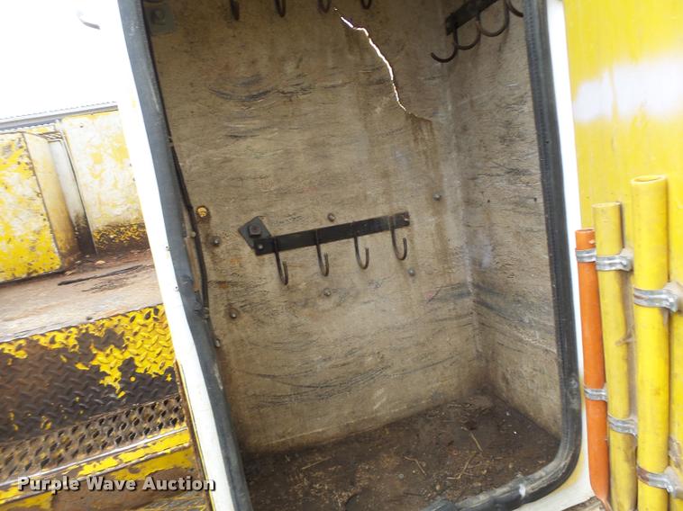 image for item DA3278 1995 International 4800 digger derrick truck