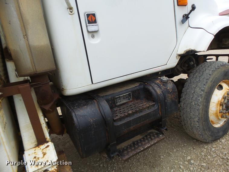 image for item DA3278 1995 International 4800 digger derrick truck