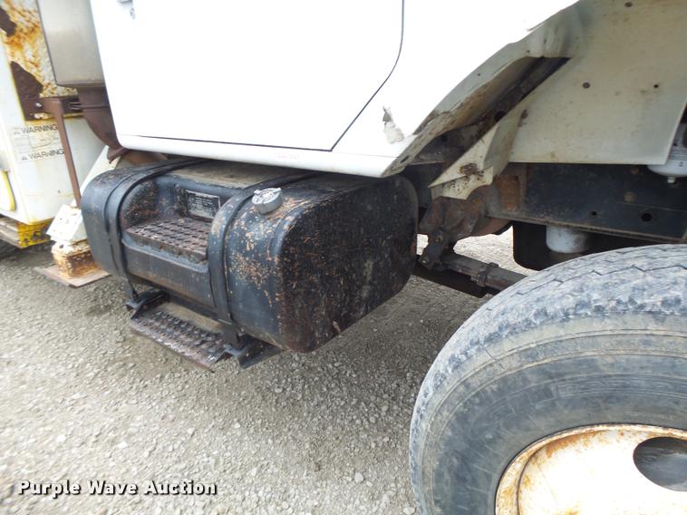 image for item DA3278 1995 International 4800 digger derrick truck