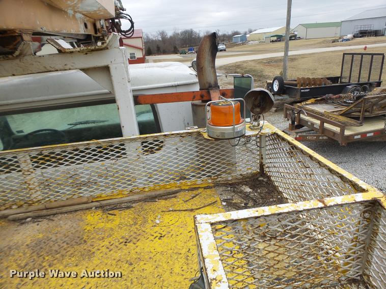 image for item DA3278 1995 International 4800 digger derrick truck