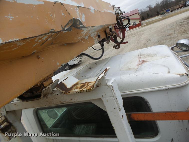 image for item DA3278 1995 International 4800 digger derrick truck