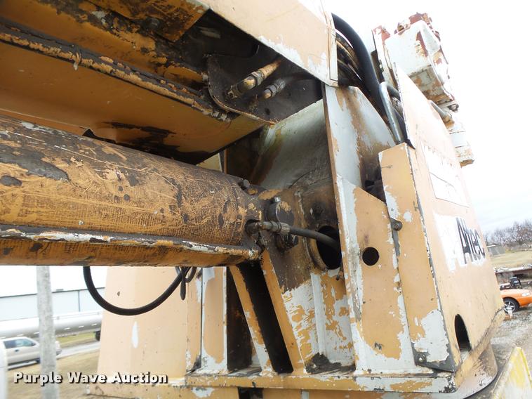 image for item DA3278 1995 International 4800 digger derrick truck