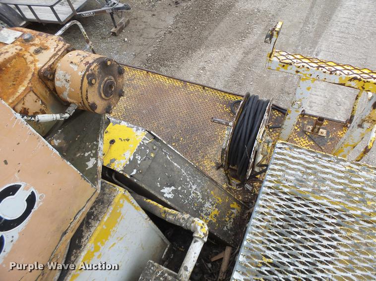 image for item DA3278 1995 International 4800 digger derrick truck