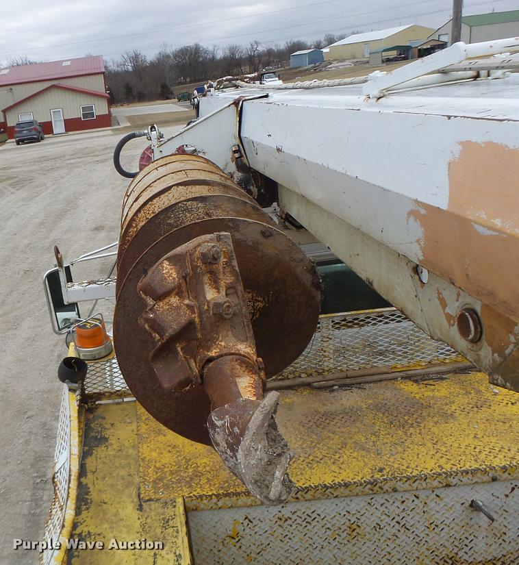 image for item DA3278 1995 International 4800 digger derrick truck