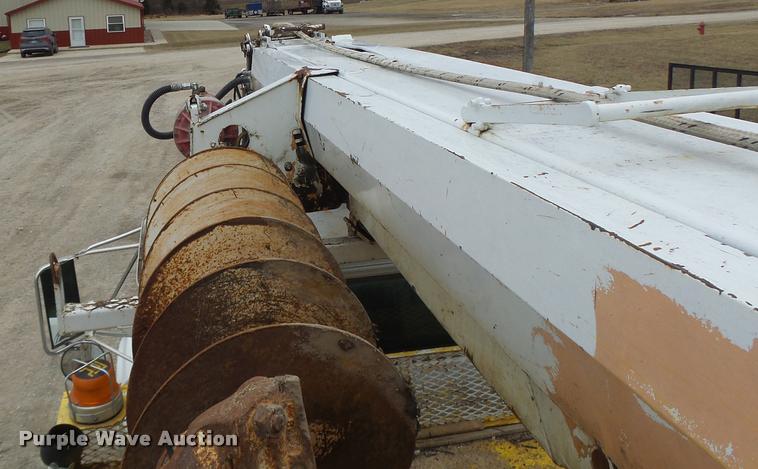 image for item DA3278 1995 International 4800 digger derrick truck