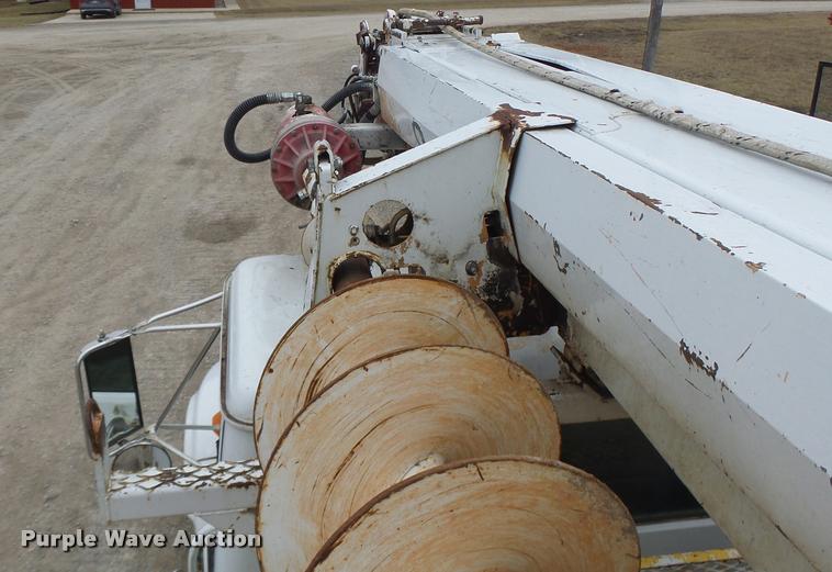 image for item DA3278 1995 International 4800 digger derrick truck