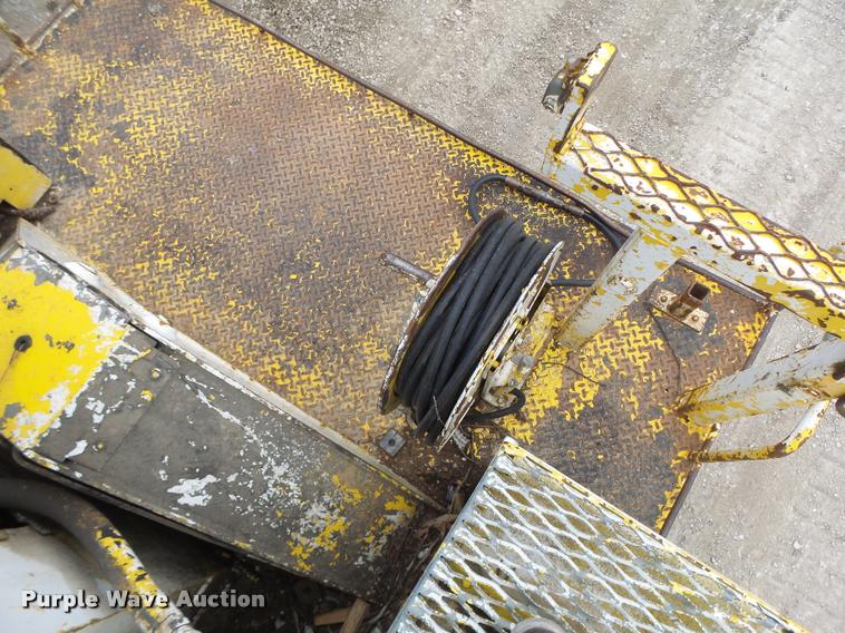 image for item DA3278 1995 International 4800 digger derrick truck