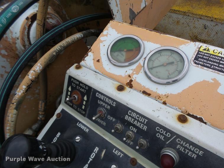 image for item DA3278 1995 International 4800 digger derrick truck