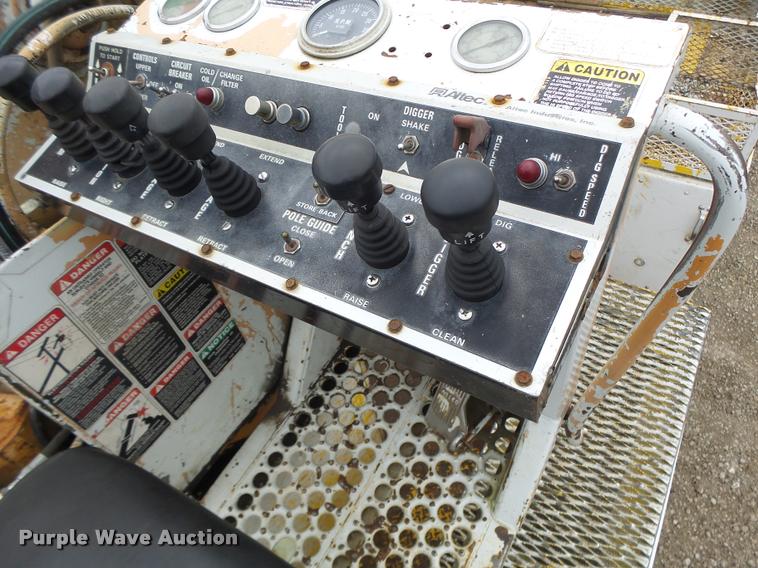 image for item DA3278 1995 International 4800 digger derrick truck