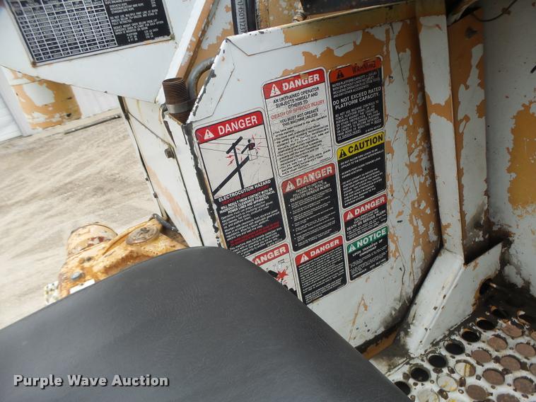 image for item DA3278 1995 International 4800 digger derrick truck