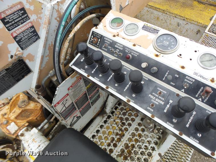 image for item DA3278 1995 International 4800 digger derrick truck