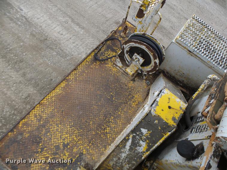 image for item DA3278 1995 International 4800 digger derrick truck