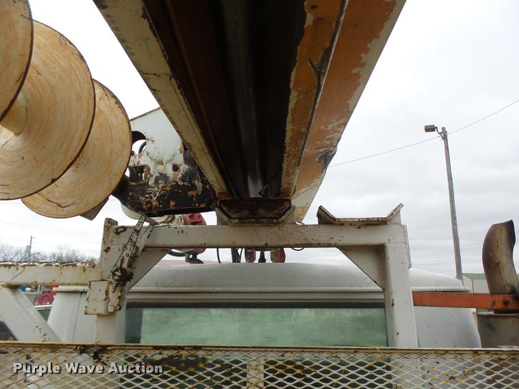image for item DA3278 1995 International 4800 digger derrick truck