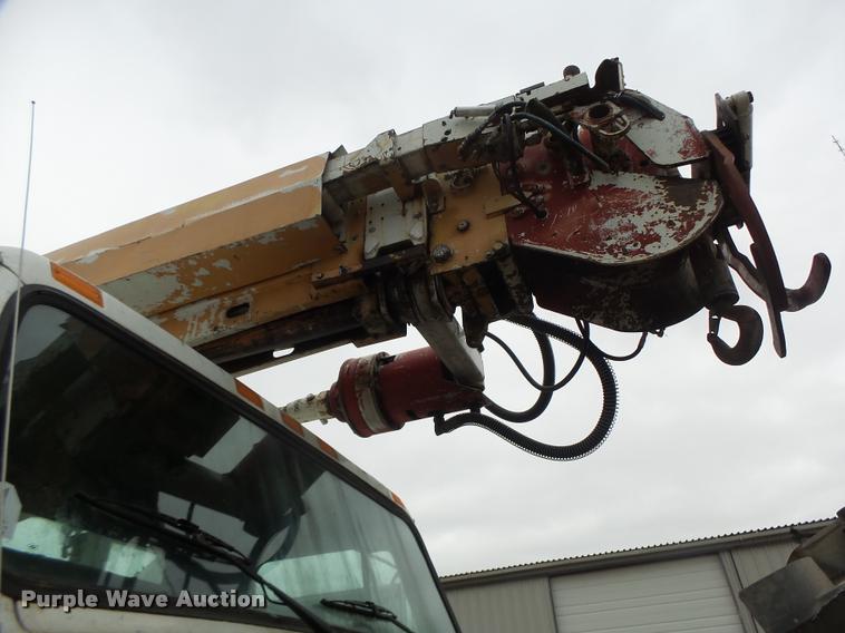 image for item DA3278 1995 International 4800 digger derrick truck