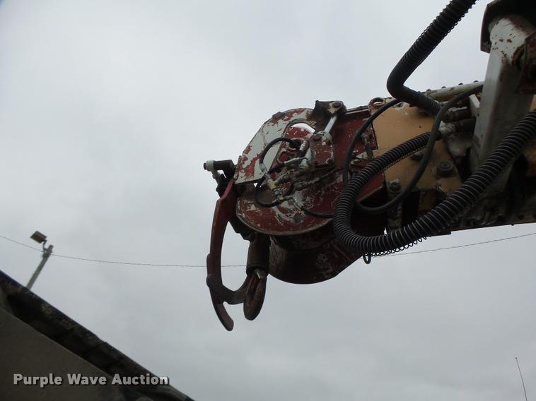 image for item DA3278 1995 International 4800 digger derrick truck