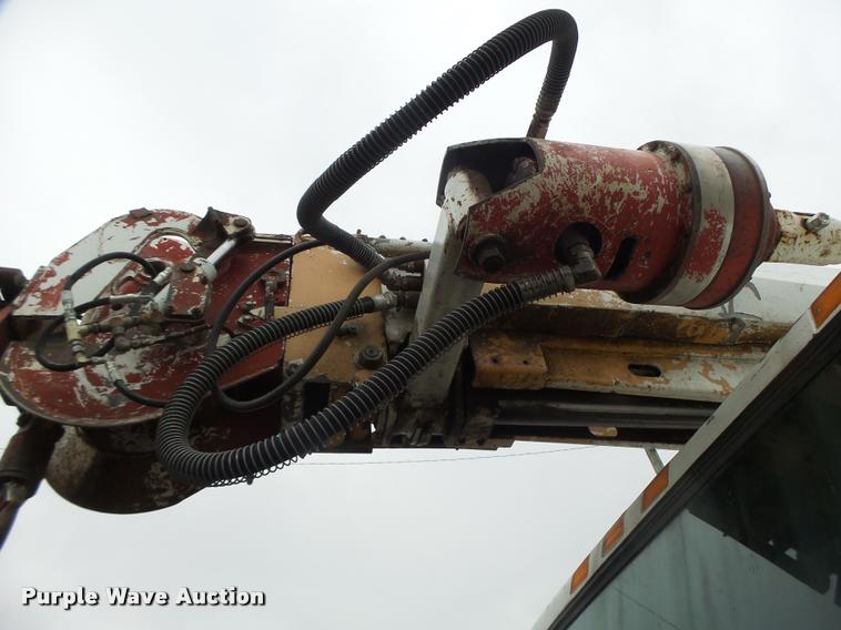image for item DA3278 1995 International 4800 digger derrick truck